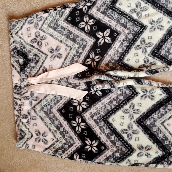 Maurices size 1X super plush pajama pants *Excellent Condition* - Picture 2 of 9